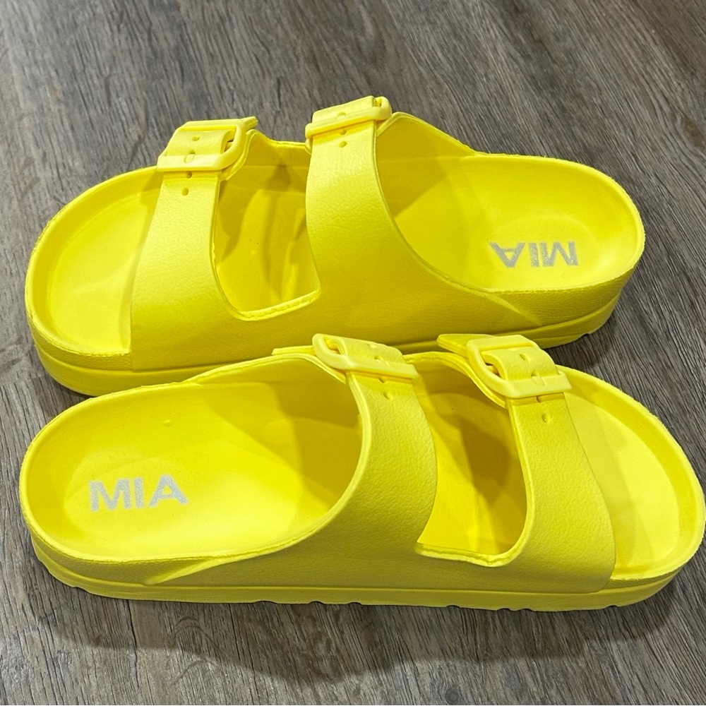 MIA Sunny Yellow Double Strap Women’s Sandals Size 6 - Picture 5 of 6